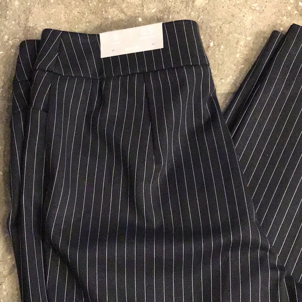 Chico’s Seamless Ponte Pinstripe Tapered Ankle Pant Black/Gray, 8, NWT - Picture 2 of 16